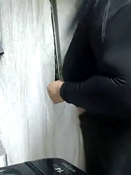 nikki grey online show from 13, 10, 2025