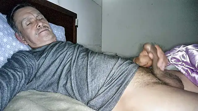 Snapshot of elver271@xh chatting on 18, 12, 2025 elver271xh online show from 18, 12, 2025