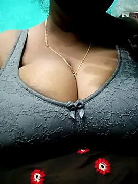 Snapshot of SX-JUHI chatting on 8, 3, 2025 SX-JUHI online show from 8, 3, 2025