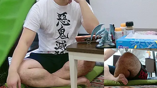 Snapshot of YARASERO-kun chatting on 24, 11, 2025 YARASERO-kun online show from 24, 11, 2025