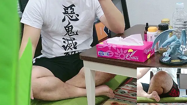 Snapshot of YARASERO-kun chatting on 21, 12, 2025 YARASERO-kun online show from 21, 12, 2025