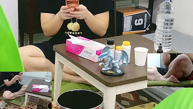 Snapshot of YARASERO-kun chatting on 6, 3, 2026 YARASERO-kun online show from 6, 3, 2026