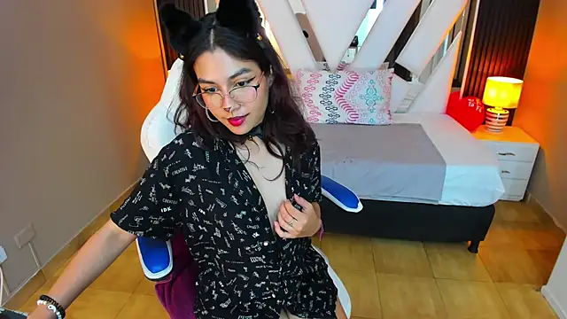 Cristin Petite online show from 17, 2, 2025