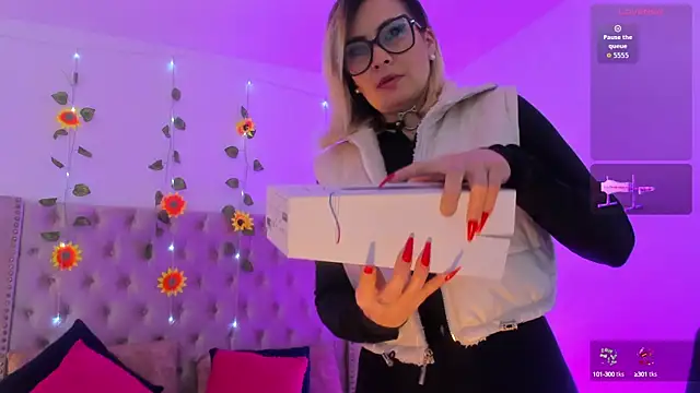 Snapshot of CandieGilson__ chatting on 8, 10, 2025 CandieGilson   online show from 8, 10, 2025