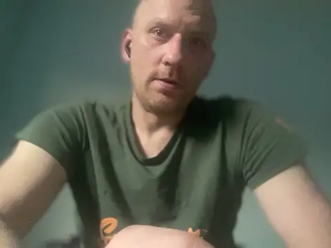 Snapshot of Krzysiekg123 chatting on 22, 2, 2025 Krzysiekg123 online show from 22, 2, 2025