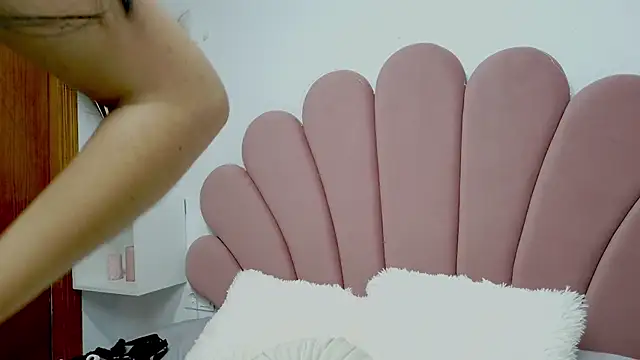 Snapshot of ScarlletRays chatting on 19, 2, 2025 ScarlletRays online show from 19, 2, 2025