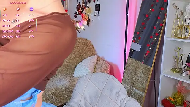 Snapshot of Caroline__Brown chatting on 18, 3, 2026 Caroline Brown online show from 18, 3, 2026