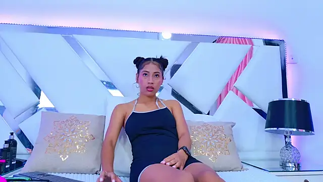 YesyHills online show from 20, 2, 2025