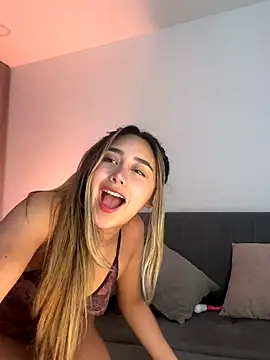 Hornyholly   online show from 26, 10, 2025