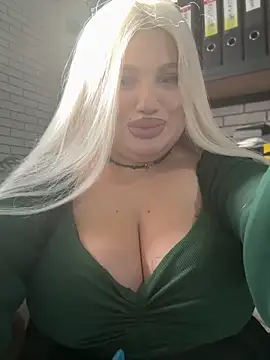 Snapshot of Eliaden chatting on 15, 10, 2025 Eliaden online show from 15, 10, 2025