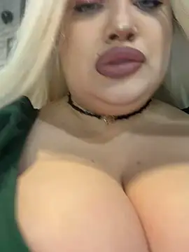 Snapshot of Eliaden chatting on 1, 12, 2025 Eliaden online show from 1, 12, 2025