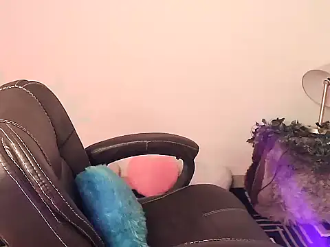 Snapshot of megancatluna chatting on 21, 11, 2025 megancatluna online show from 21, 11, 2025