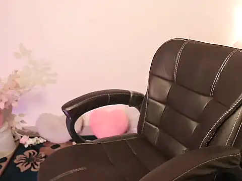 Snapshot of megancatluna chatting on 23, 11, 2025 megancatluna online show from 23, 11, 2025