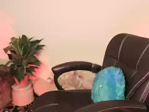 Snapshot of megancatluna chatting on 18, 12, 2025 megancatluna online show from 18, 12, 2025