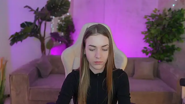 Layla Sweet  online show from 17, 3, 2025