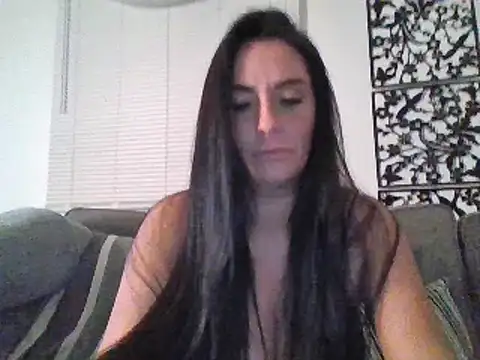 Snapshot of Layla_Gilf_Mae chatting on 8, 3, 2025 Layla Gilf Mae online show from 8, 3, 2025