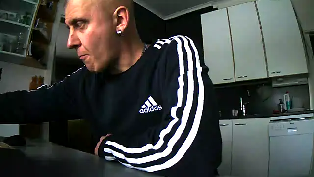 Snapshot of Teemu chatting on 1, 3, 2025 Teemu online show from 1, 3, 2025