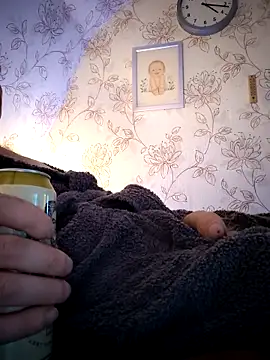 Snapshot of Teemu chatting on 8, 11, 2025 Teemu online show from 8, 11, 2025