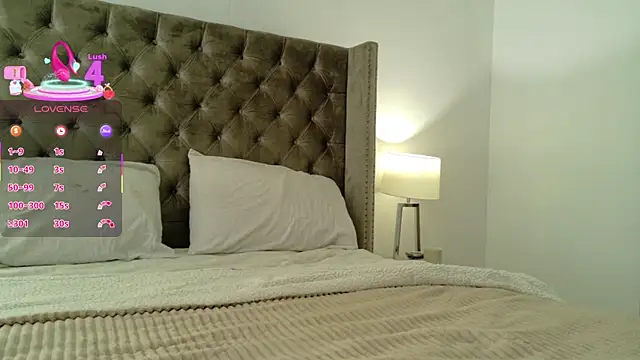 Snapshot of PauLaaCam chatting on 2, 10, 2025 PauLaaCam online show from 2, 10, 2025