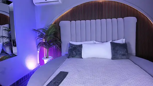 MelanieHillss online show from 9, 1, 2026