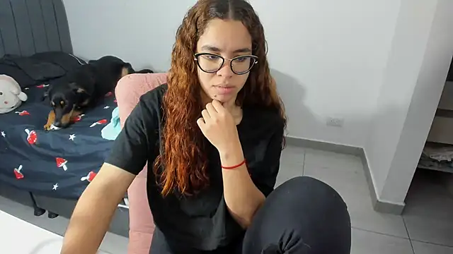 Greciaruiz  online show from 25, 10, 2025