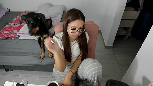 Greciaruiz  online show from 28, 4, 2026