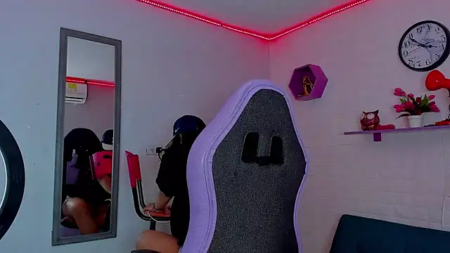 Snapshot of melany_rouse18 chatting on 1, 10, 2025 melany rouse18 online show from 1, 10, 2025