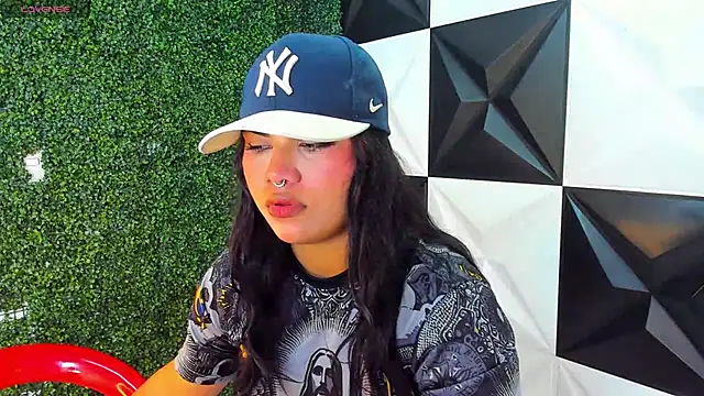 Snapshot of melany_rouse18 chatting on 23, 10, 2025 melany rouse18 online show from 23, 10, 2025