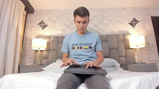 JacobRoberts1 online show from 28, 2, 2025