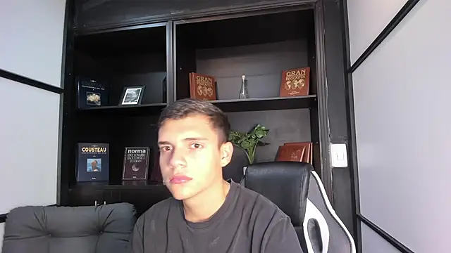 JacobRoberts1 online show from 10, 9, 2025