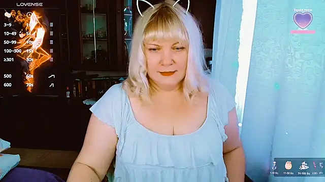 Snapshot of FlowerButterf chatting on 7, 11, 2025 FlowerButterf online show from 7, 11, 2025