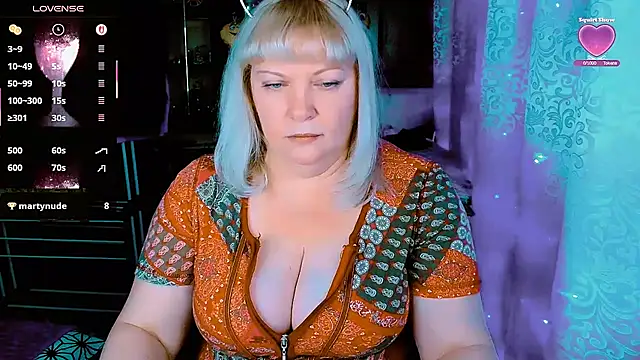 Snapshot of FlowerButterf chatting on 13, 12, 2025 FlowerButterf online show from 13, 12, 2025