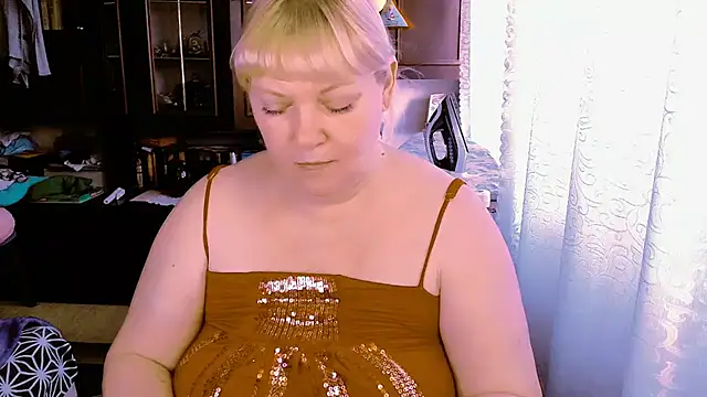 Snapshot of FlowerButterf chatting on 2, 3, 2026 FlowerButterf online show from 2, 3, 2026