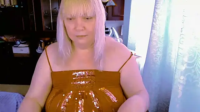 Snapshot of FlowerButterf chatting on 4, 3, 2026 FlowerButterf online show from 4, 3, 2026