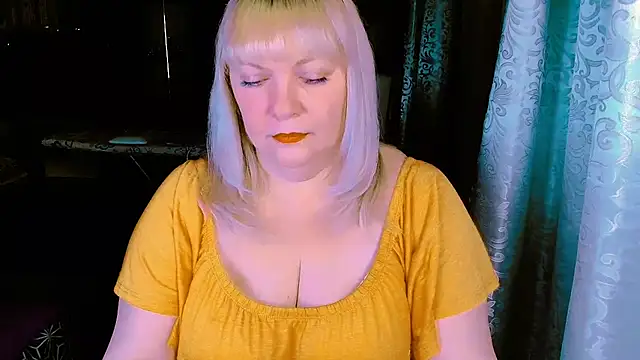 Snapshot of FlowerButterf chatting on 4, 3, 2026 FlowerButterf online show from 4, 3, 2026