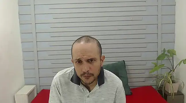 JhonTorres018 online show from 24, 2, 2025