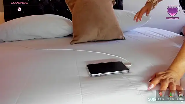 Skay Hot online show from 8, 12, 2024