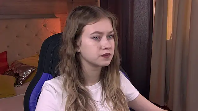 Snapshot of EveMundie chatting on 21, 2, 2025 EveMundie online show from 21, 2, 2025