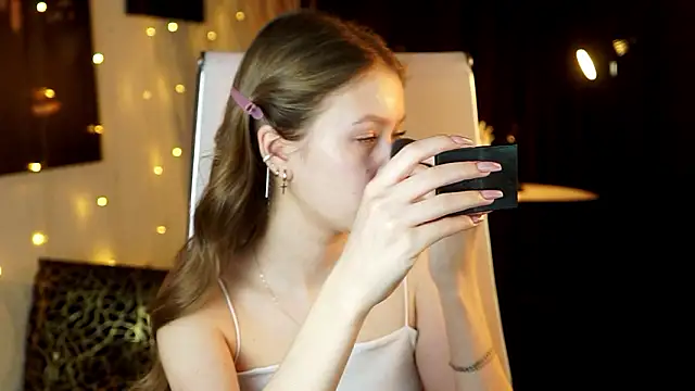 Snapshot of EveMundie chatting on 27, 2, 2026 EveMundie online show from 27, 2, 2026