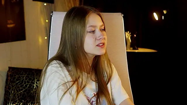 Snapshot of EveMundie chatting on 2, 3, 2026 EveMundie online show from 2, 3, 2026