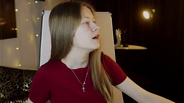 Snapshot of EveMundie chatting on 6, 3, 2026 EveMundie online show from 6, 3, 2026