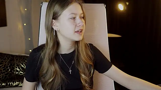 Snapshot of EveMundie chatting on 11, 3, 2026 EveMundie online show from 11, 3, 2026