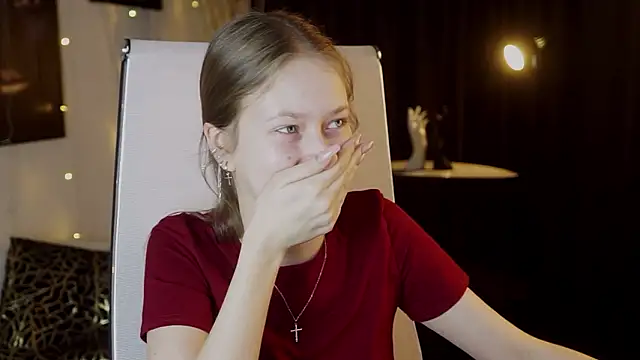 Snapshot of EveMundie chatting on 12, 3, 2026 EveMundie online show from 12, 3, 2026