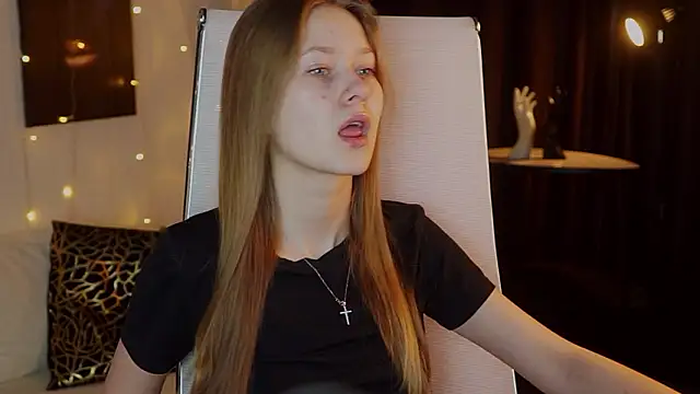 Snapshot of EveMundie chatting on 16, 3, 2026 EveMundie online show from 16, 3, 2026