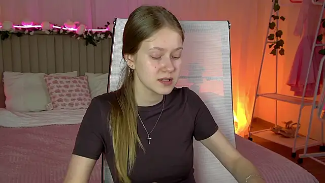 Snapshot of EveMundie chatting on 17, 3, 2026 EveMundie online show from 17, 3, 2026