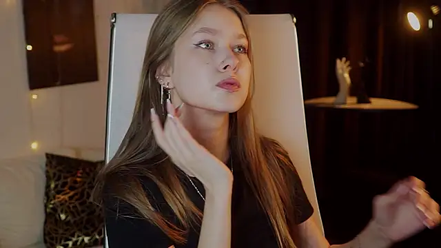 Snapshot of EveMundie chatting on 21, 3, 2026 EveMundie online show from 21, 3, 2026