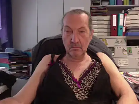 Snapshot of HMStraps01 chatting on 15, 2, 2025 HMStraps01 online show from 15, 2, 2025