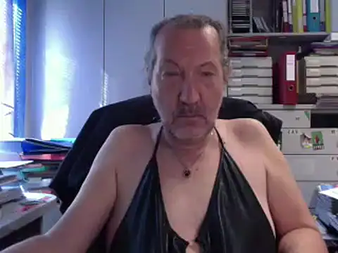 Snapshot of HMStraps01 chatting on 9, 9, 2025 HMStraps01 online show from 9, 9, 2025