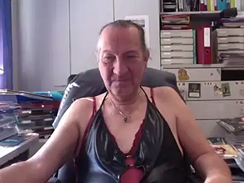 Snapshot of HMStraps01 chatting on 3, 10, 2025 HMStraps01 online show from 3, 10, 2025