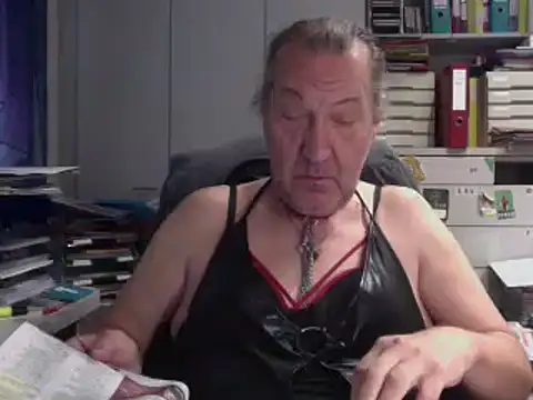 Snapshot of HMStraps01 chatting on 18, 10, 2025 HMStraps01 online show from 18, 10, 2025